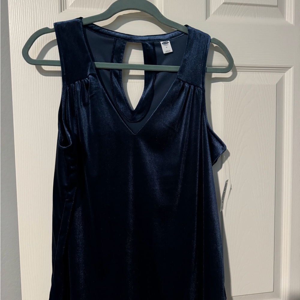 NWT Sleeveless V Neck Velvet Top Size M